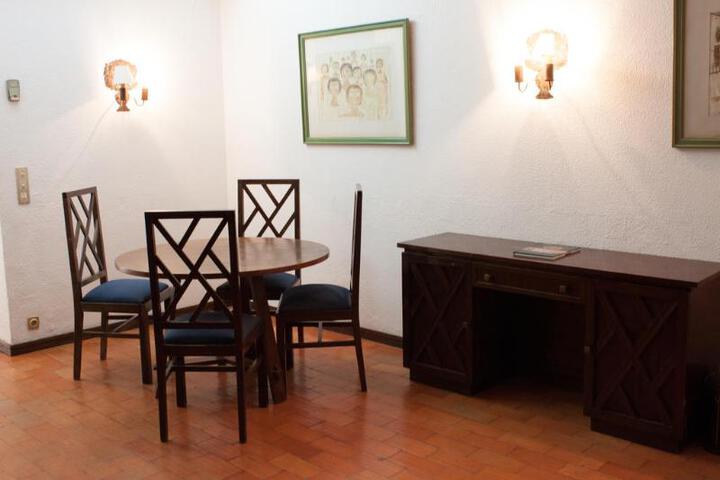 Room 7 of 9