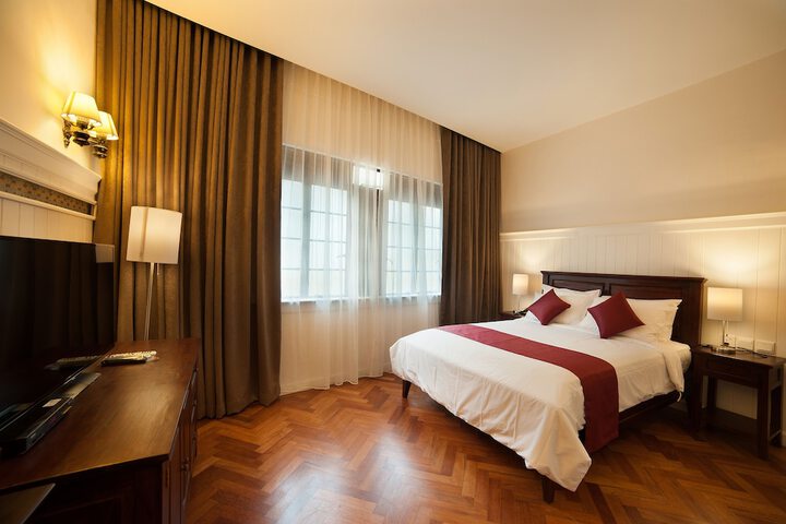 Room 10 of 34