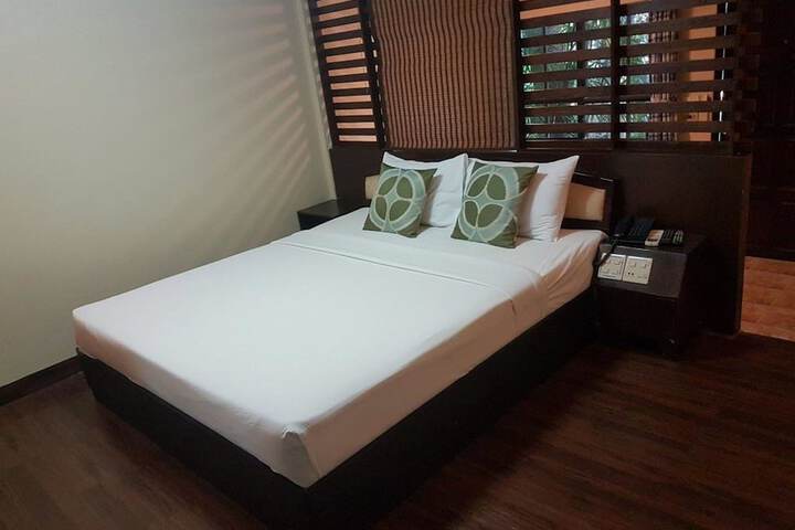 Room 2 of 32