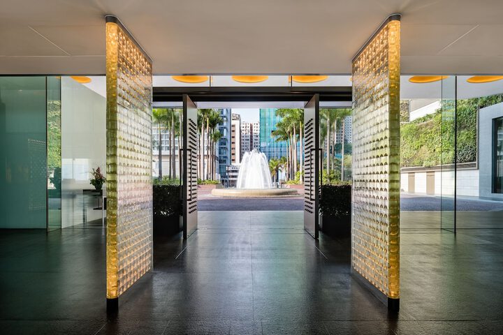 Hotel 2 of 239