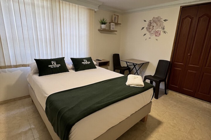 Room 5 of 10
