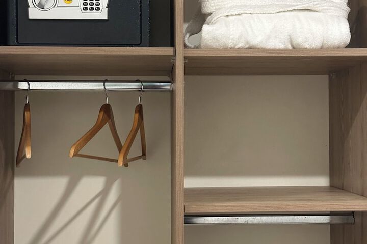 Room 21 of 90