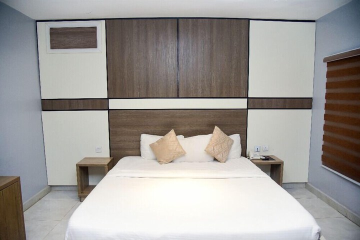 Room 48 of 78