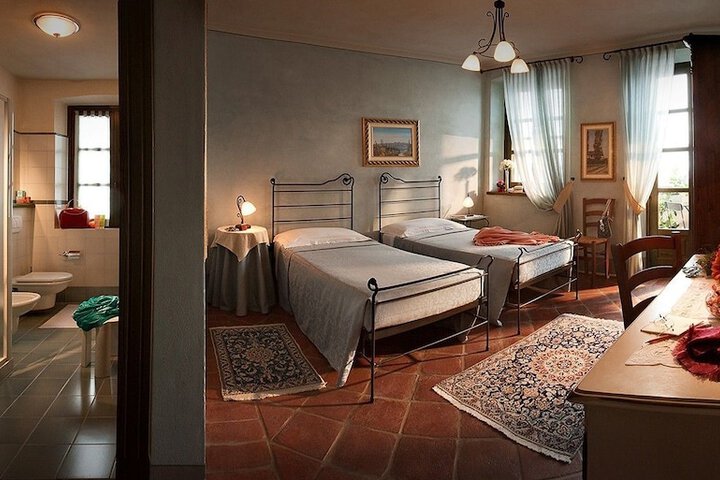 Room 2 of 44