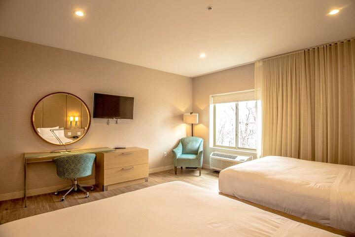 2 Queen Beds (8 of 22)