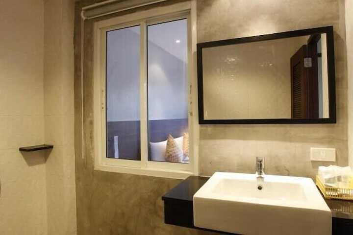 Room 28 of 32