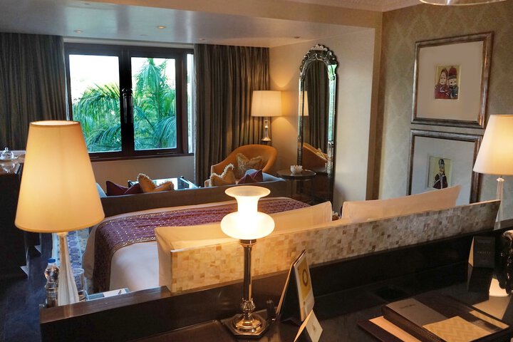 Room 5 of 109