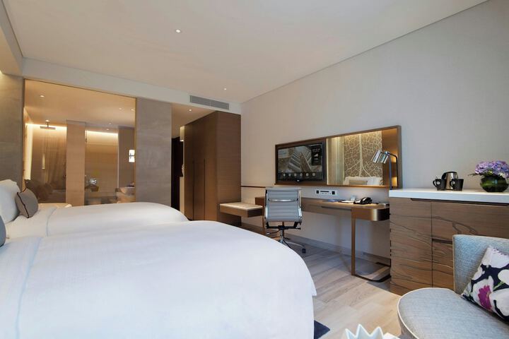 Room 28 of 170