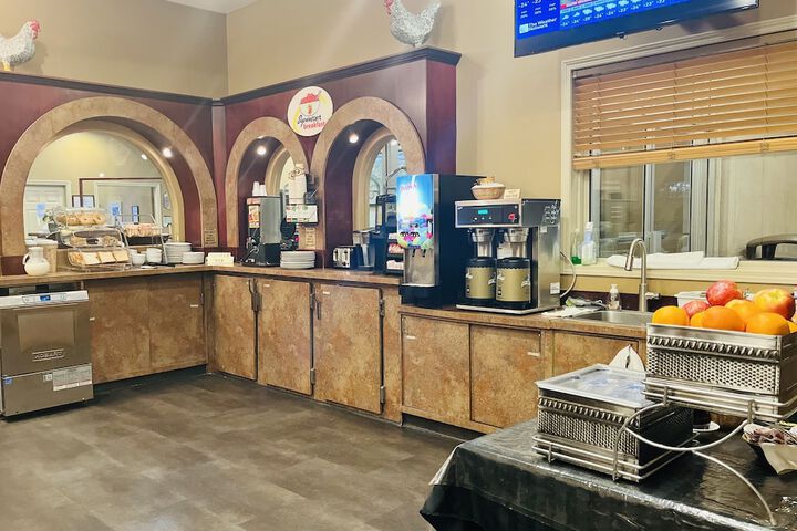 Breakfast/Coffee Service 31 of 34