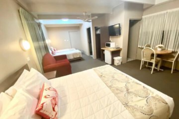 Room 13 of 90