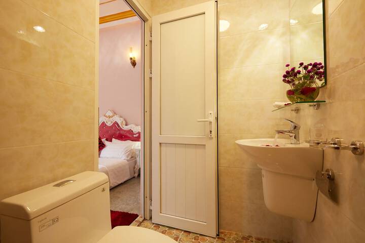 Room 9 of 37