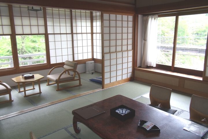 Room 9 of 42