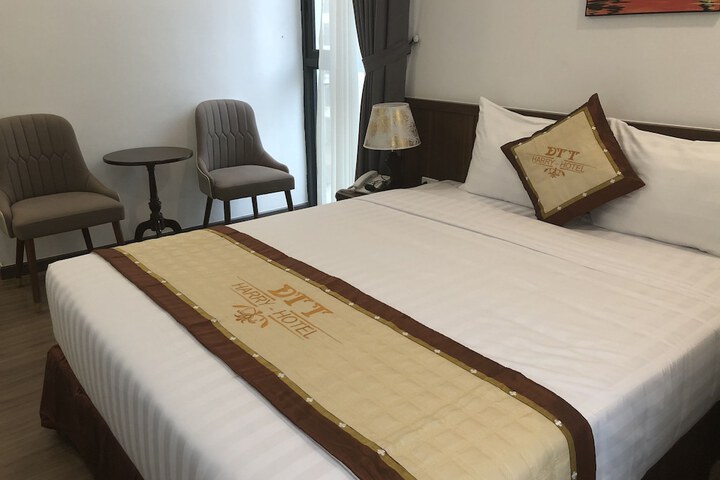Room 2 of 17