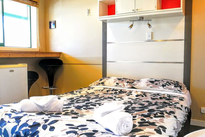 Room 27 of 74