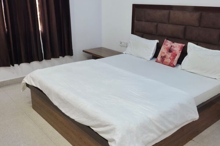 Room 6 of 19