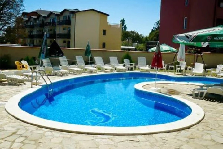 Pool 4 of 15
