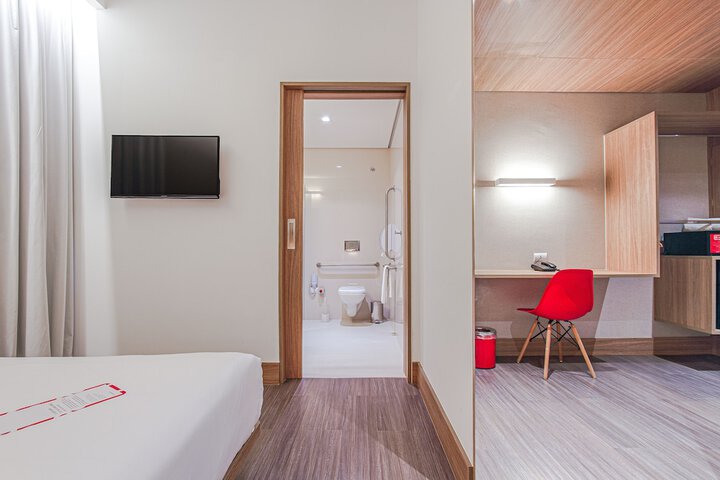 Room 9 of 37