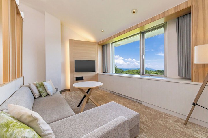 Room 4 of 38