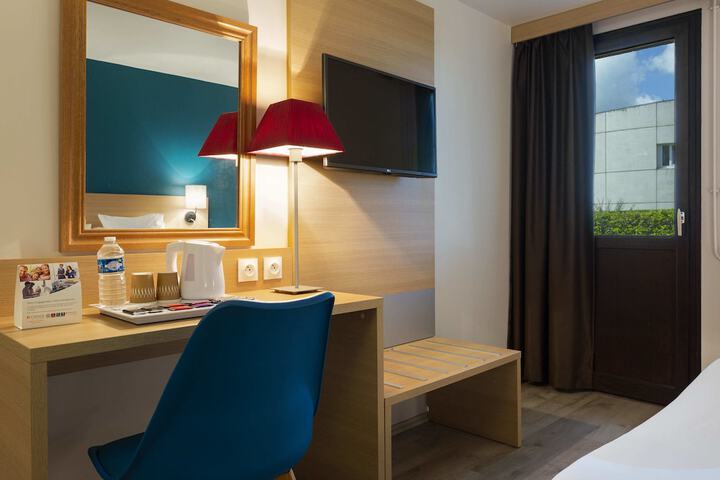 Room 5 of 44