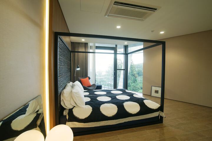 Room 20 of 253