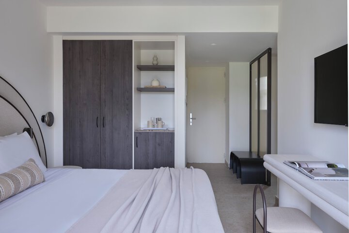 Room 25 of 128