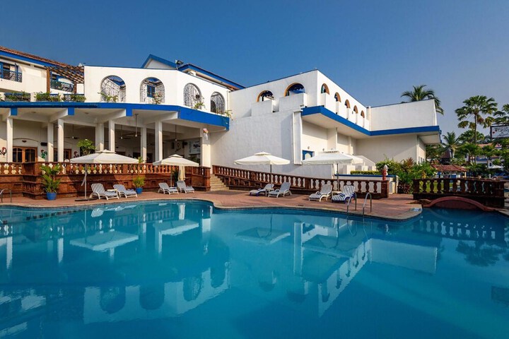 Hotel Pool