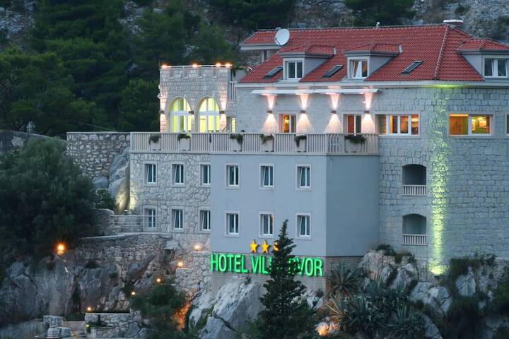 Hotel 99 of 101
