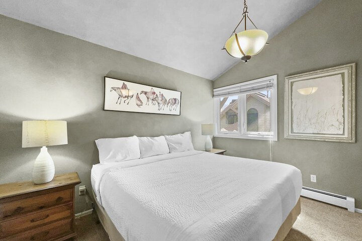 Room 3 of 43