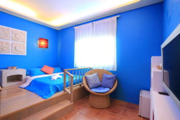 Room 6 of 24