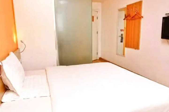 Room 4 of 10