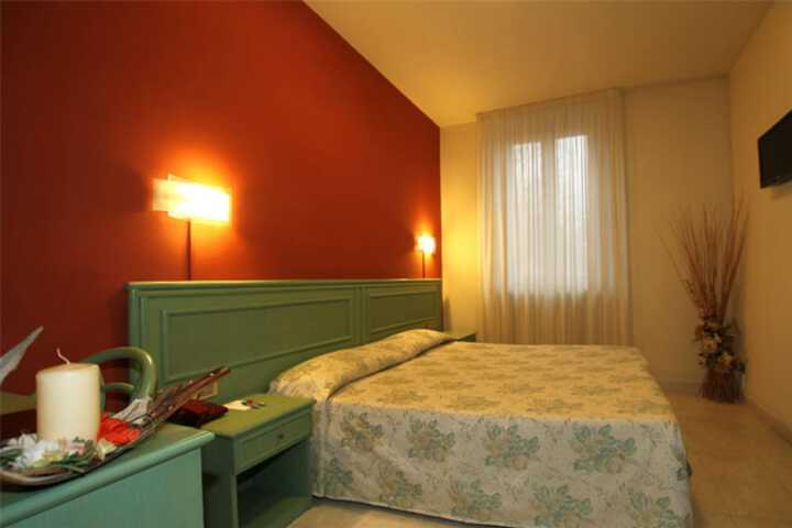 Room 14 of 35