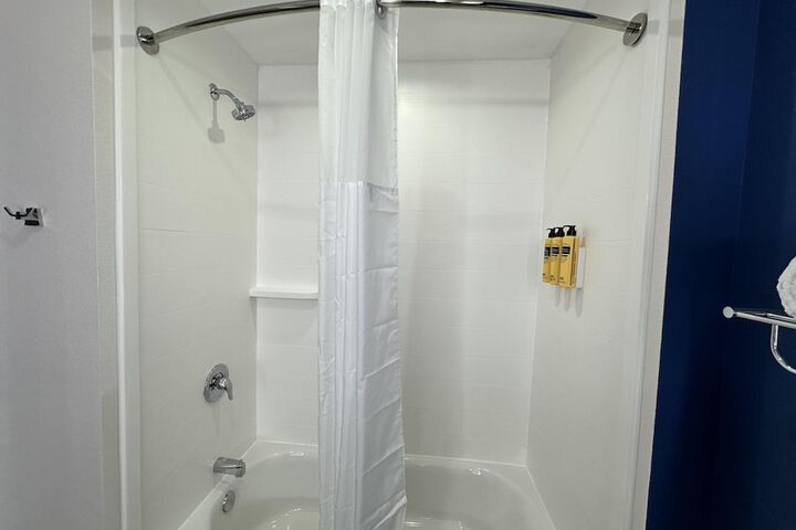 Room 32 of 69
