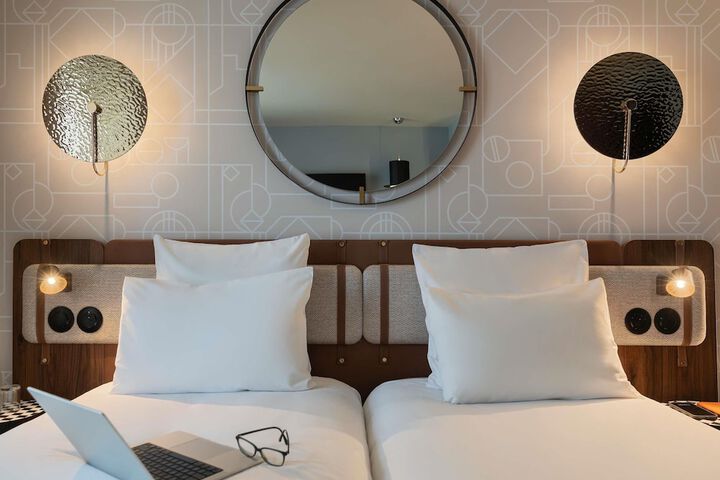 Room 13 of 80