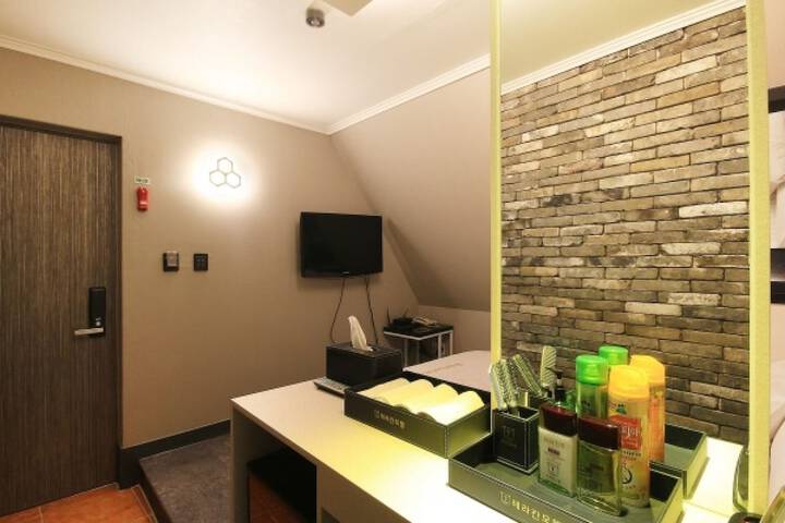 Room 25 of 118
