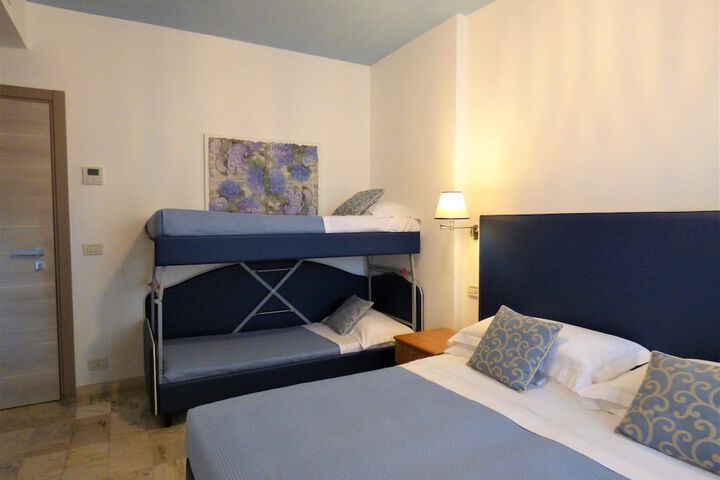 Room 11 of 32