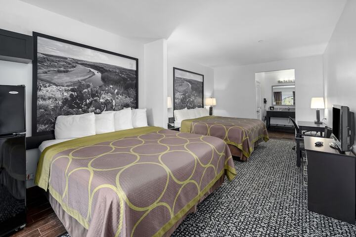 Room 9 of 38