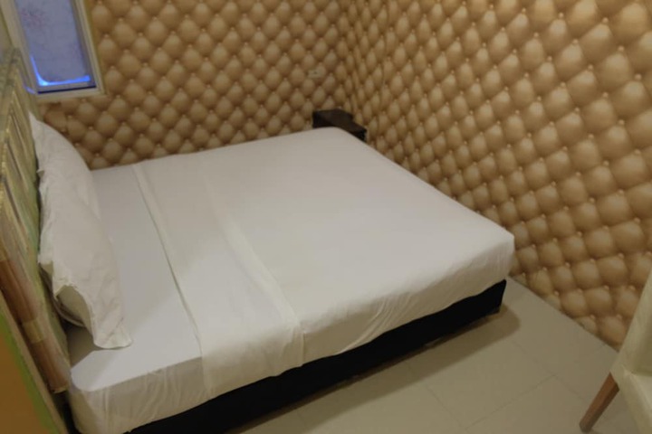 Room 14 of 22