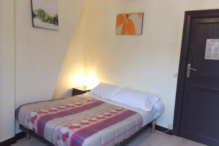 Room 3 of 16