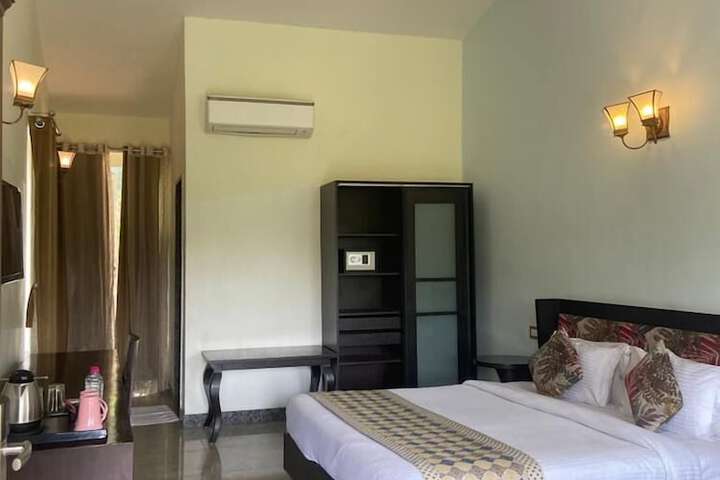 Room 7 of 32