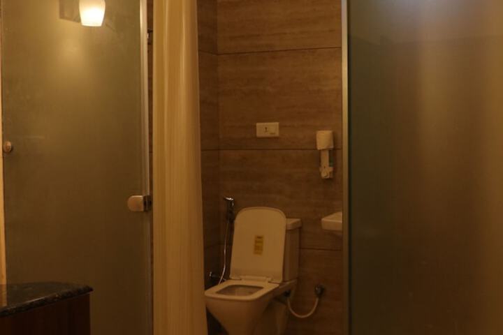 Room 10 of 19