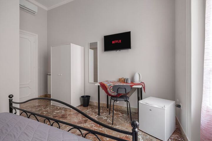 Room 8 of 68