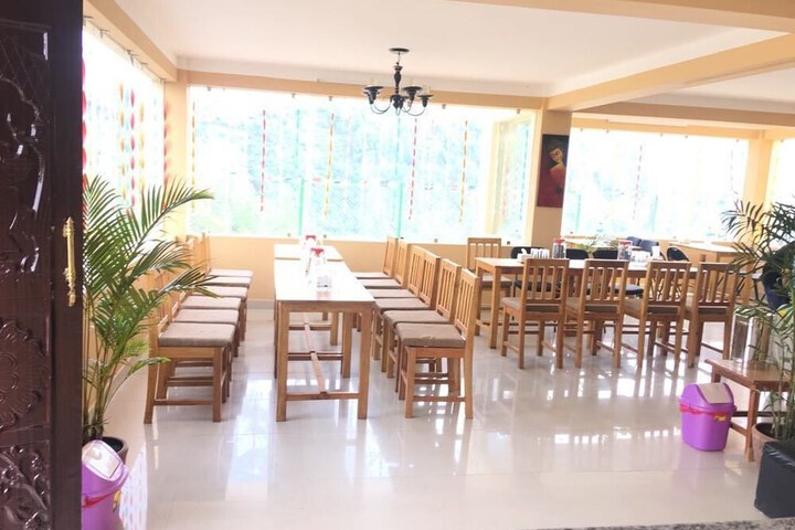 Dining 11 of 25