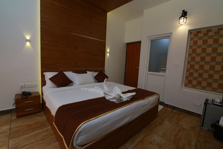 Room 2 of 25