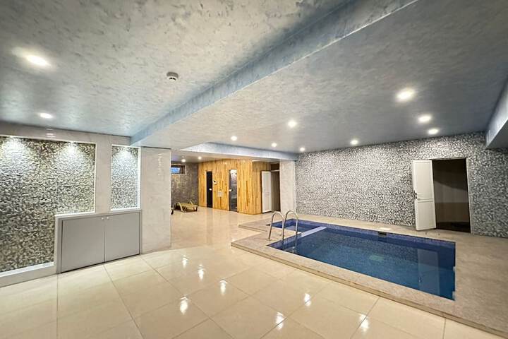 Pool 32 of 47