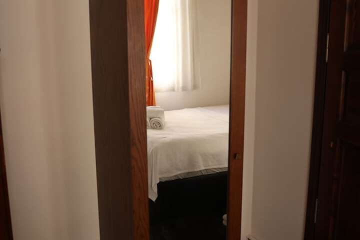 Room 4 of 25