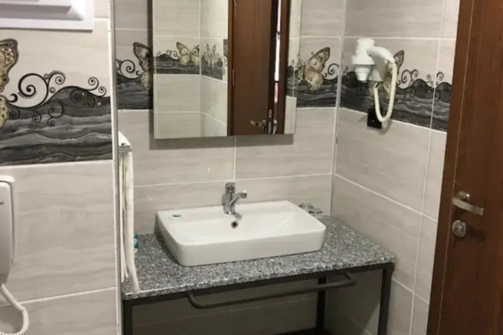 Room 6 of 6
