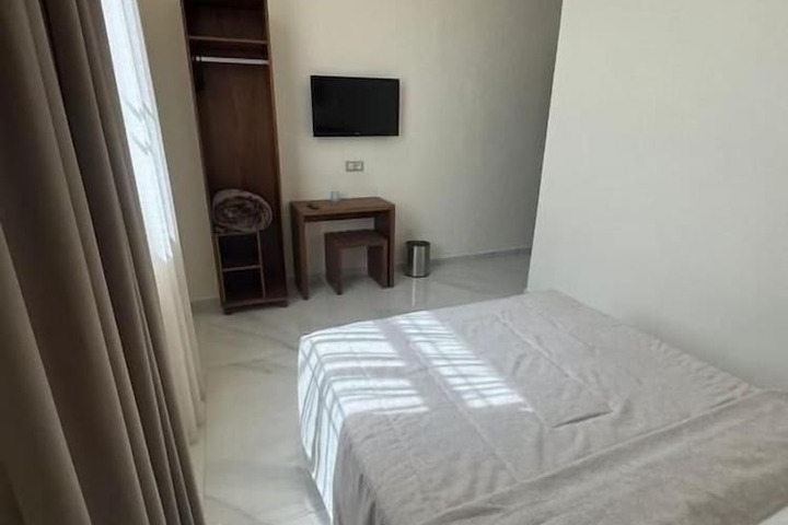 Room 16 of 25