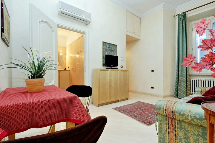 Room 5 of 16