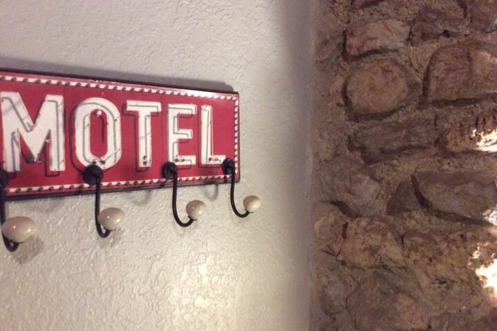 Room 5 of 107