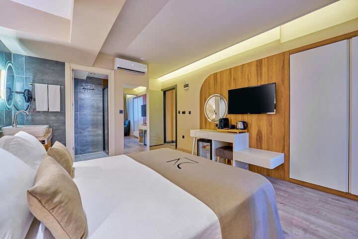 Room 13 of 27